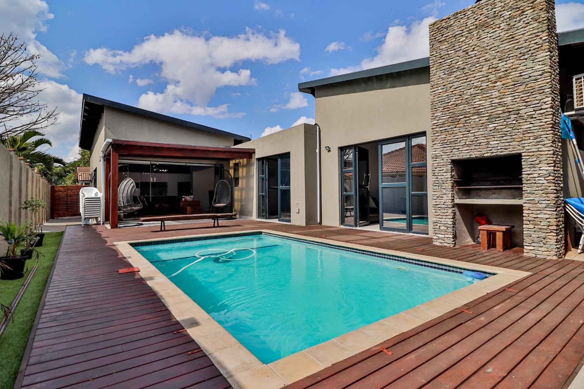 House Of Bongekile 4 Bed Luxury Home In Malelane Экстерьер фото